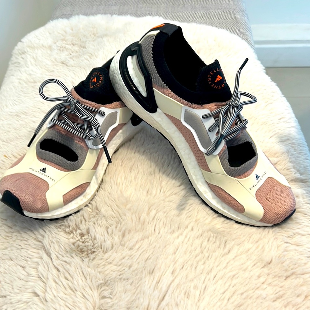 Beautiful stella McCartney tennis shoes